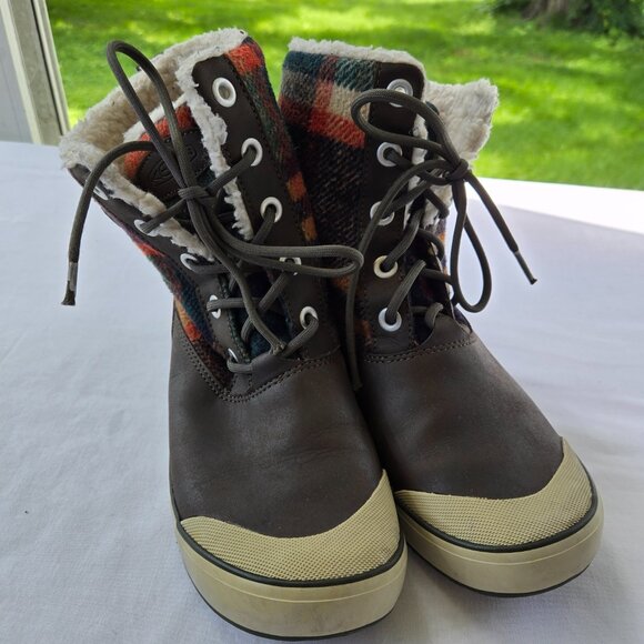 KEEN Elsa Boots Waterproof 1017957 Womens size 6.5 Plaid Flannel Faux Fur Winter - Picture 1 of 9